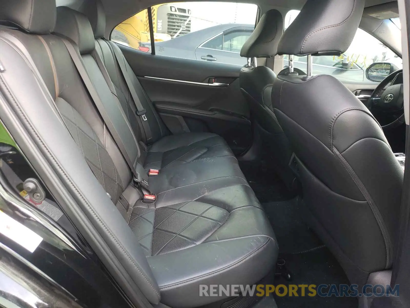 6 Photograph of a damaged car 4T1B21HK5KU011288 TOYOTA CAMRY 2019