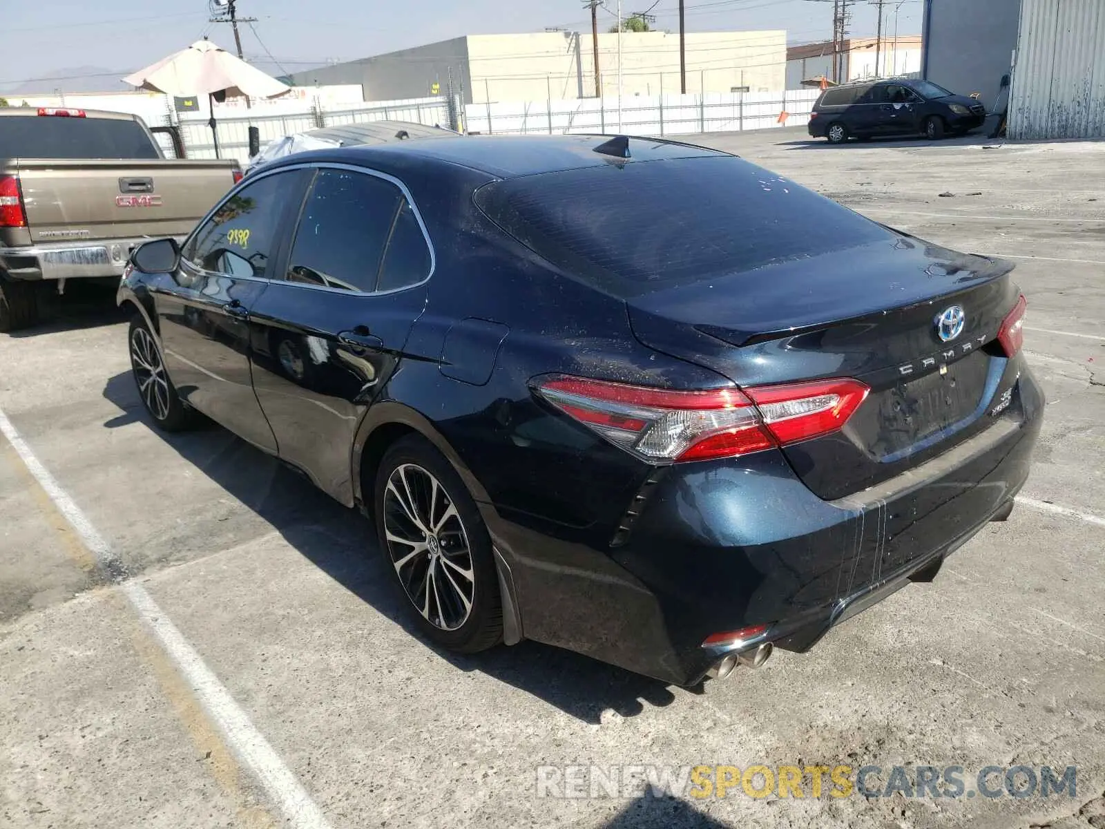 3 Photograph of a damaged car 4T1B21HK5KU013672 TOYOTA CAMRY 2019