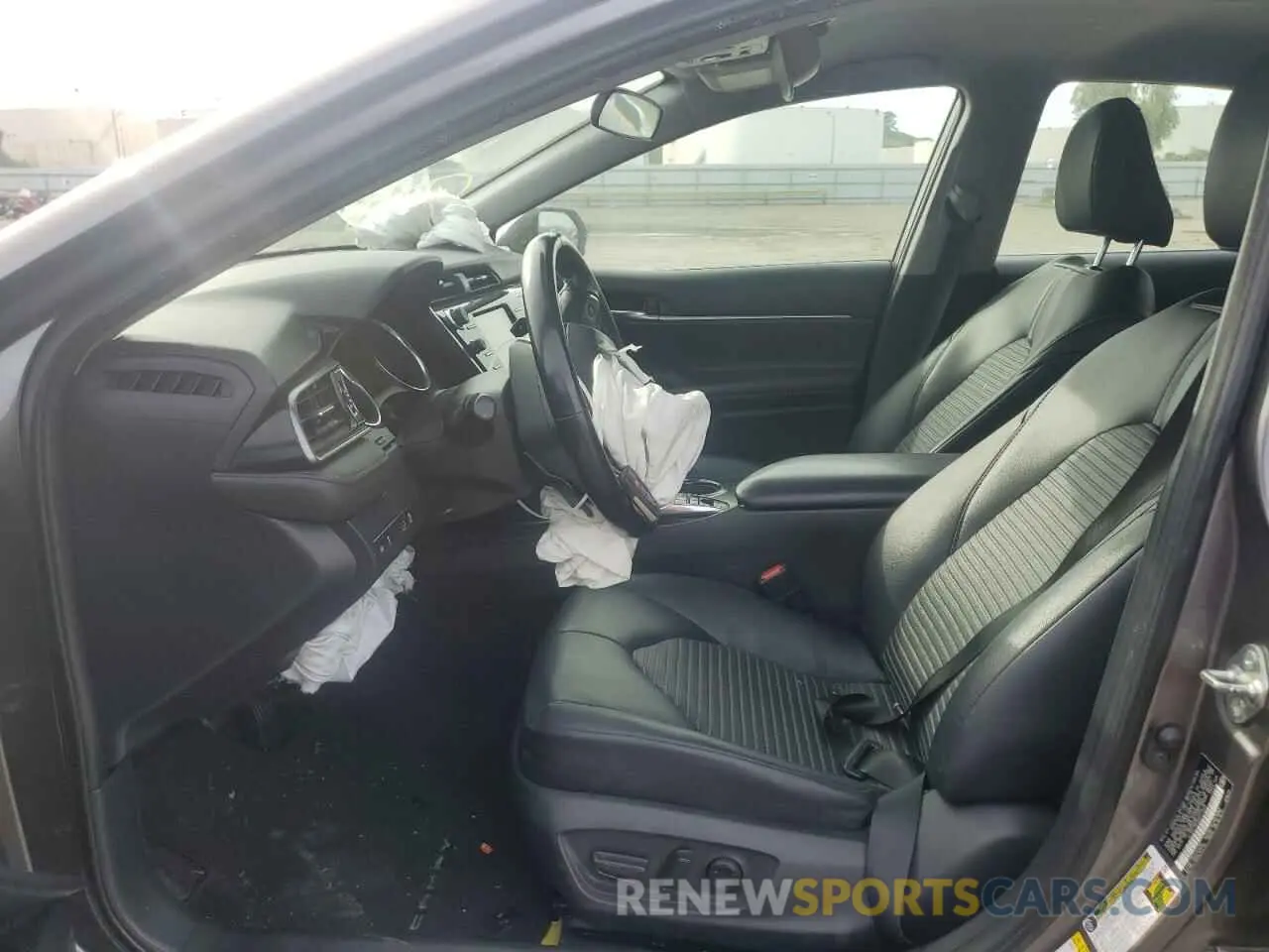 7 Photograph of a damaged car 4T1B21HK5KU511628 TOYOTA CAMRY 2019