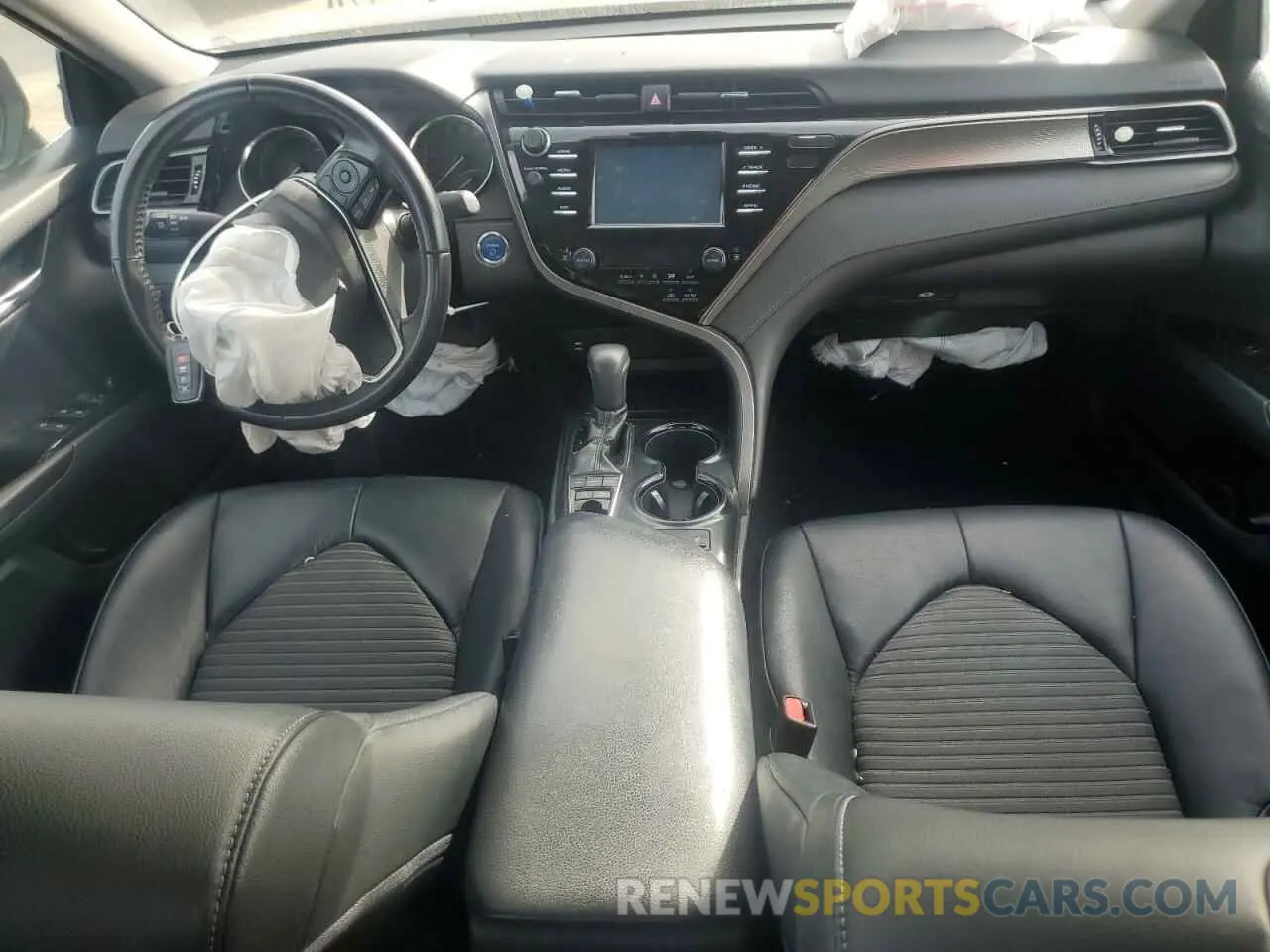 8 Photograph of a damaged car 4T1B21HK5KU511628 TOYOTA CAMRY 2019
