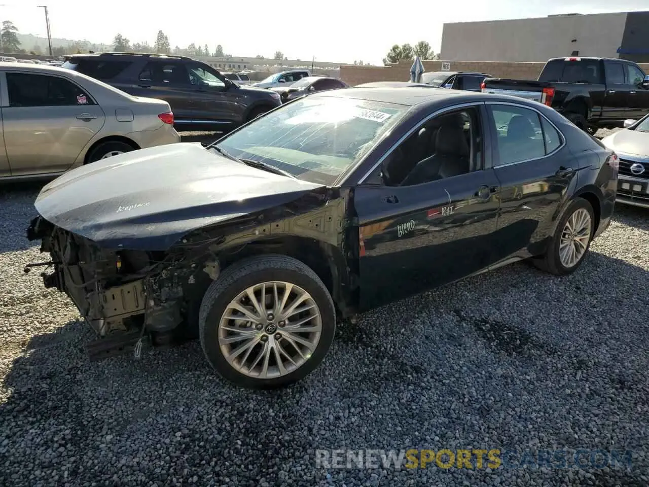 1 Photograph of a damaged car 4T1B21HK5KU515209 TOYOTA CAMRY 2019