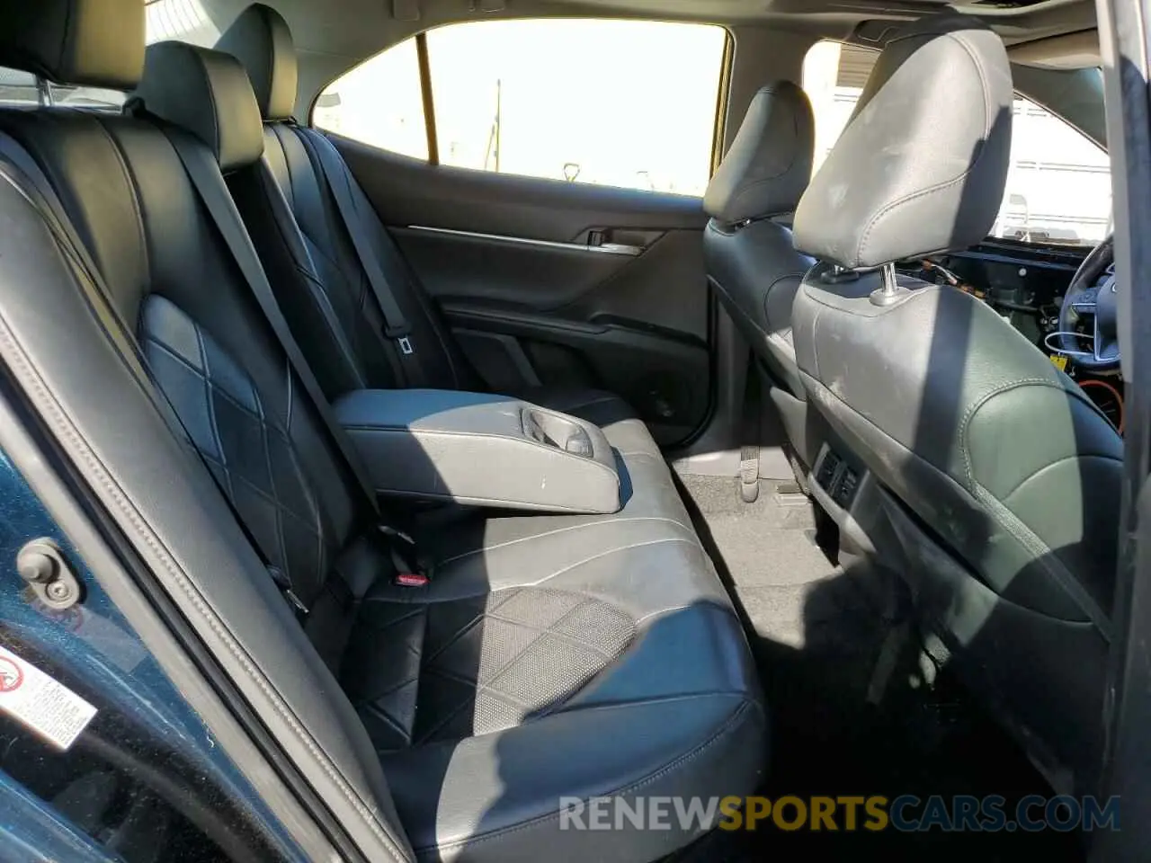 10 Photograph of a damaged car 4T1B21HK5KU515209 TOYOTA CAMRY 2019