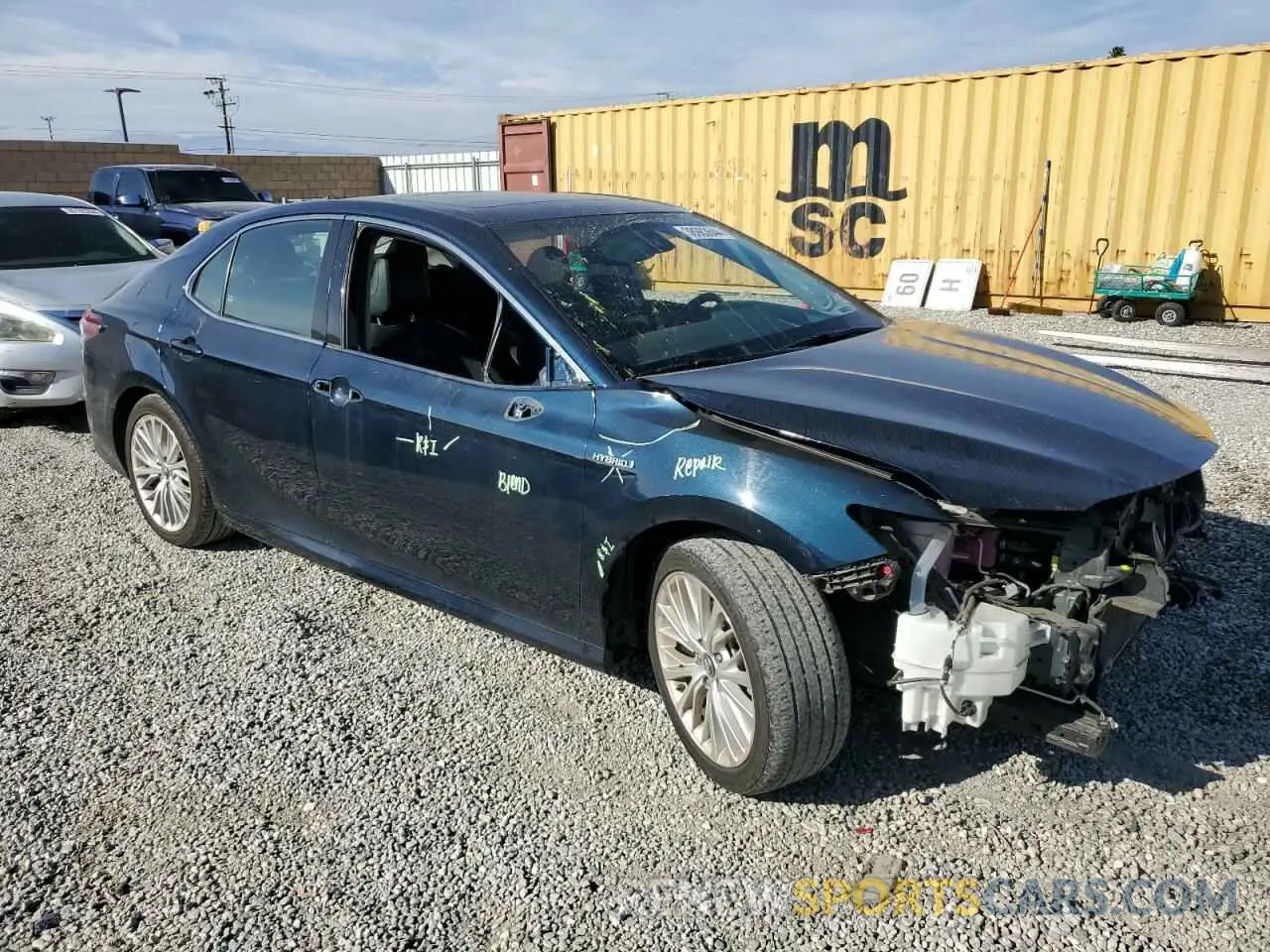4 Photograph of a damaged car 4T1B21HK5KU515209 TOYOTA CAMRY 2019