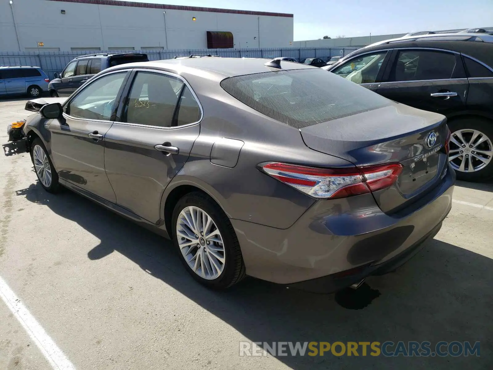 3 Photograph of a damaged car 4T1B21HK6KU518393 TOYOTA CAMRY 2019