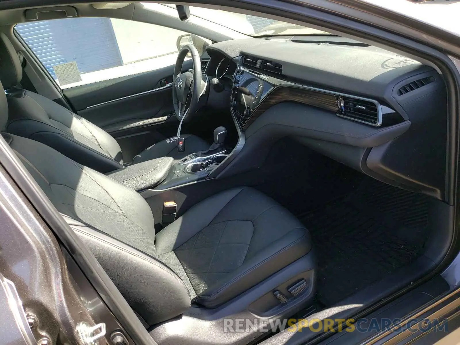 5 Photograph of a damaged car 4T1B21HK6KU518393 TOYOTA CAMRY 2019