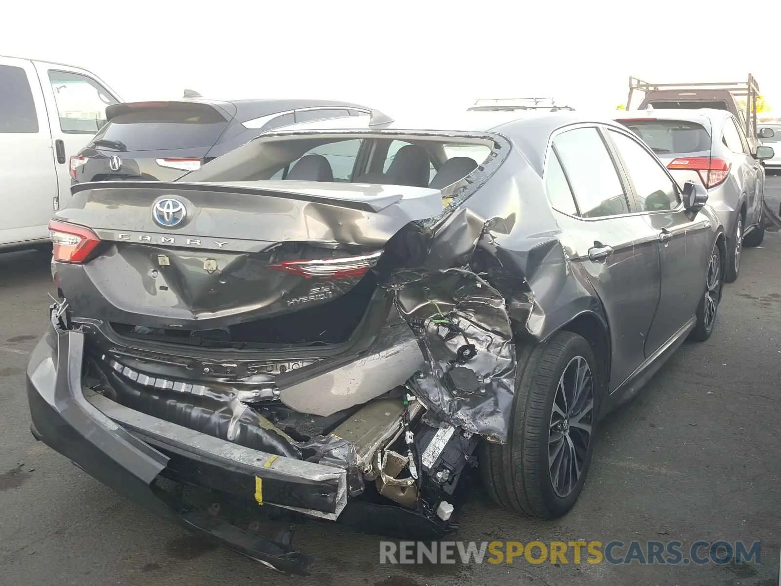 4 Photograph of a damaged car 4T1B21HK6KU521875 TOYOTA CAMRY 2019