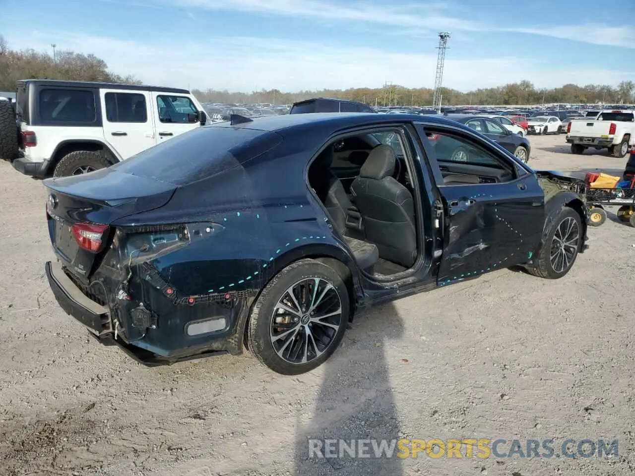3 Фотография поврежденного автомобиля 4T1B21HK8KU012841 TOYOTA CAMRY 2019