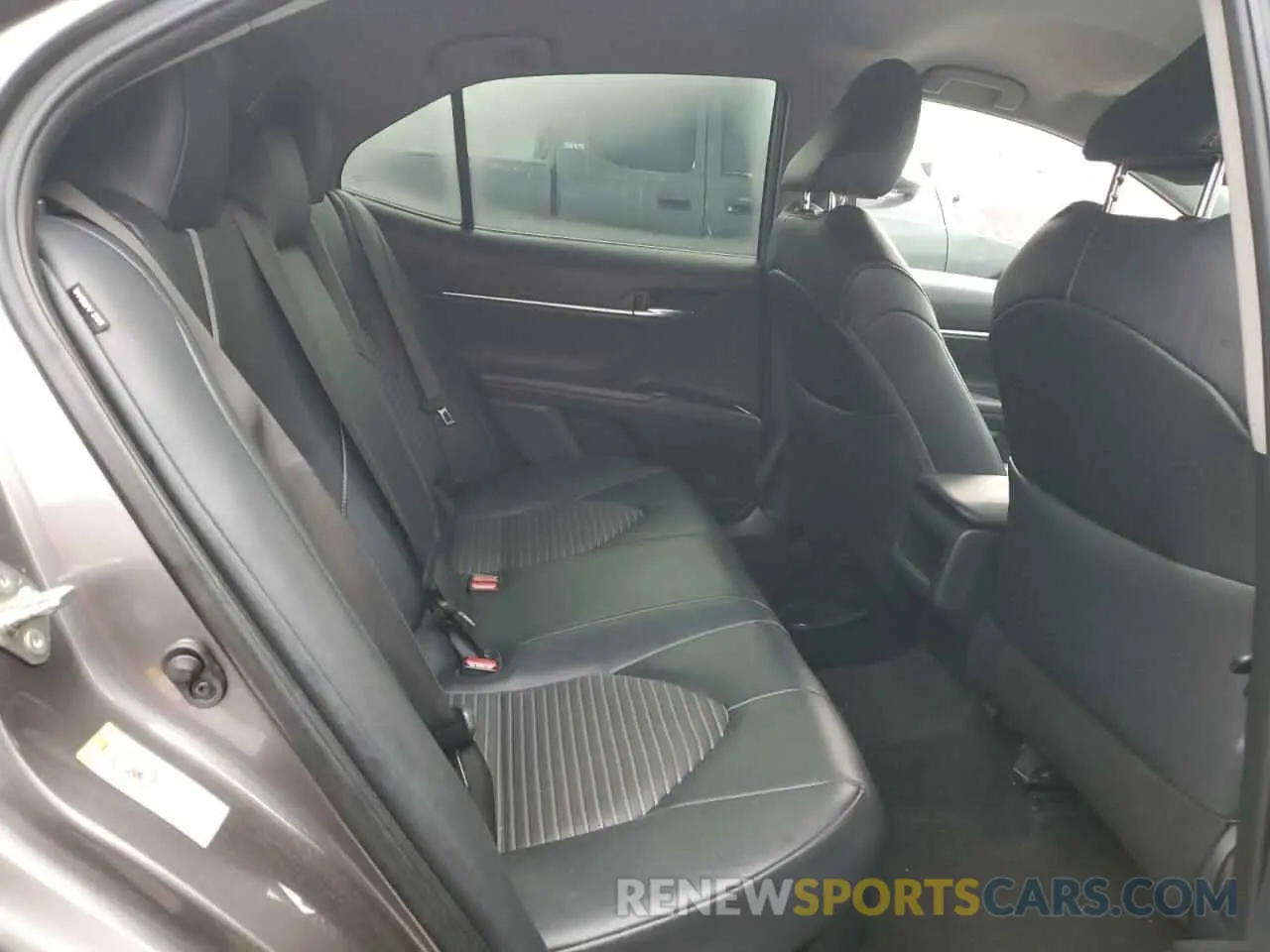 10 Photograph of a damaged car 4T1B21HK8KU513972 TOYOTA CAMRY 2019