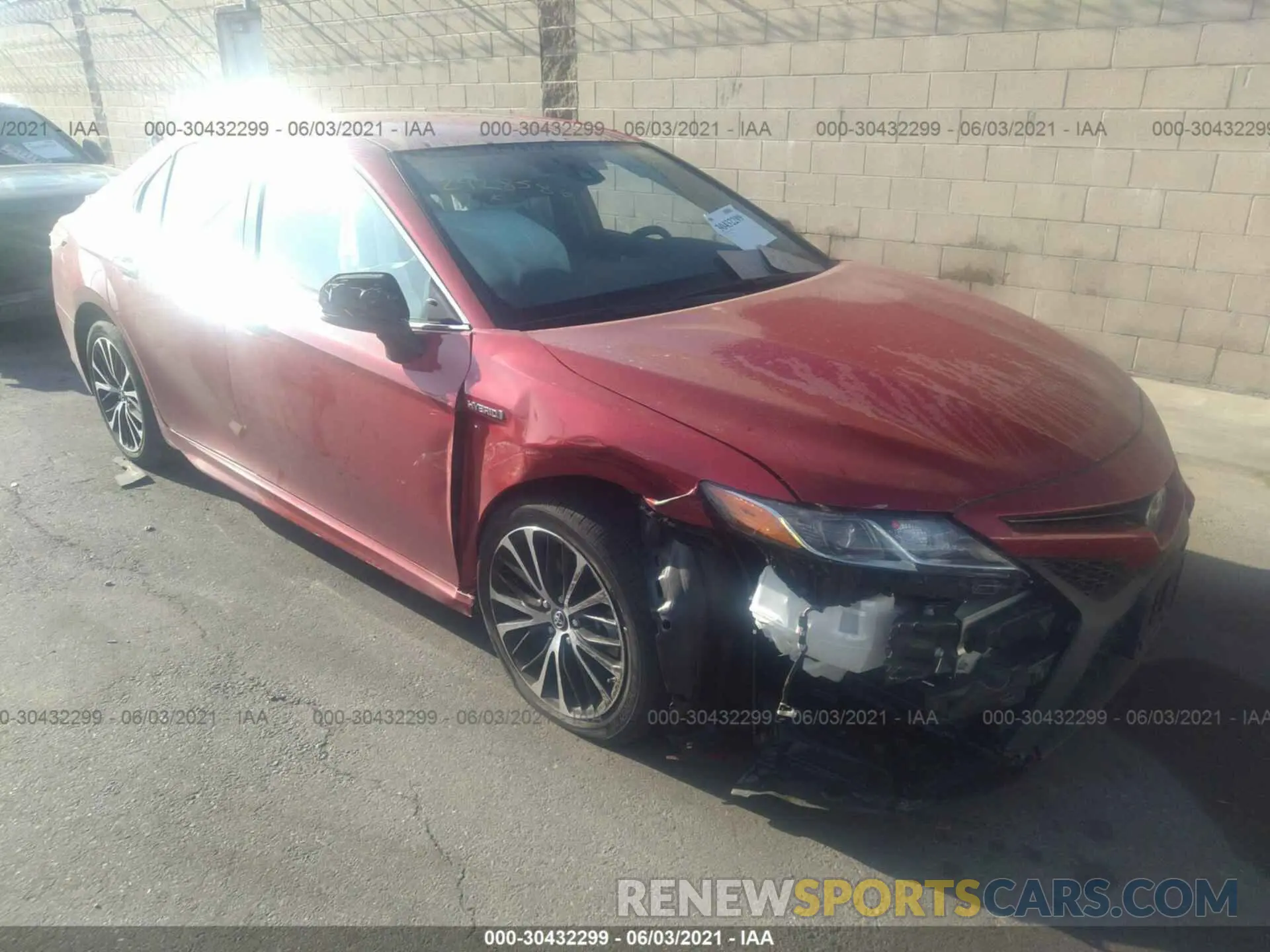 1 Photograph of a damaged car 4T1B21HK9KU014484 TOYOTA CAMRY 2019