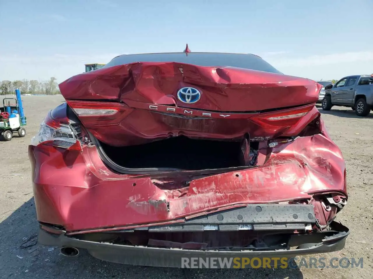 6 Photograph of a damaged car 4T1B21HK9KU513057 TOYOTA CAMRY 2019