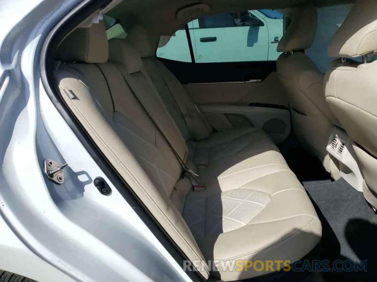 10 Photograph of a damaged car 4T1B21HKXKU014431 TOYOTA CAMRY 2019
