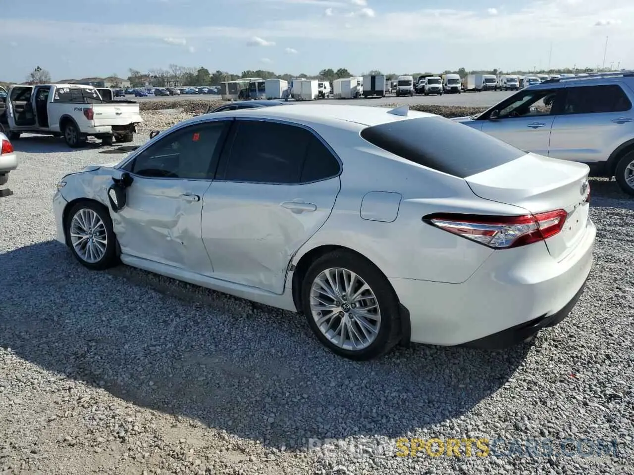 2 Photograph of a damaged car 4T1B21HKXKU014431 TOYOTA CAMRY 2019