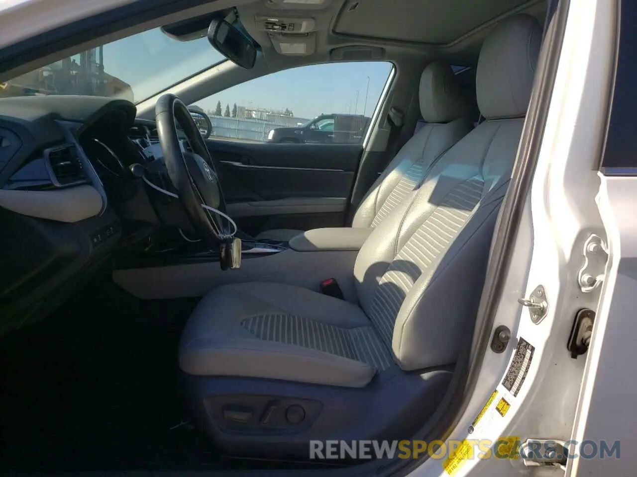 7 Photograph of a damaged car 4T1B21HKXKU519451 TOYOTA CAMRY 2019