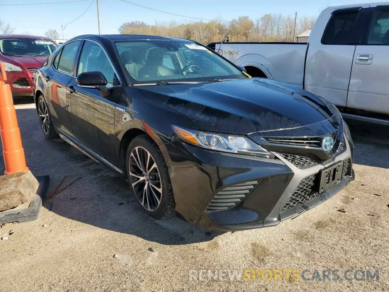 4 Photograph of a damaged car 4T1B21HKXKU521328 TOYOTA CAMRY 2019