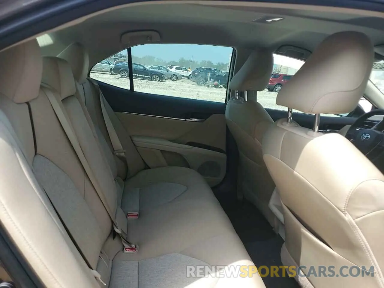 10 Photograph of a damaged car 4T1B31HK0KU005668 TOYOTA CAMRY 2019