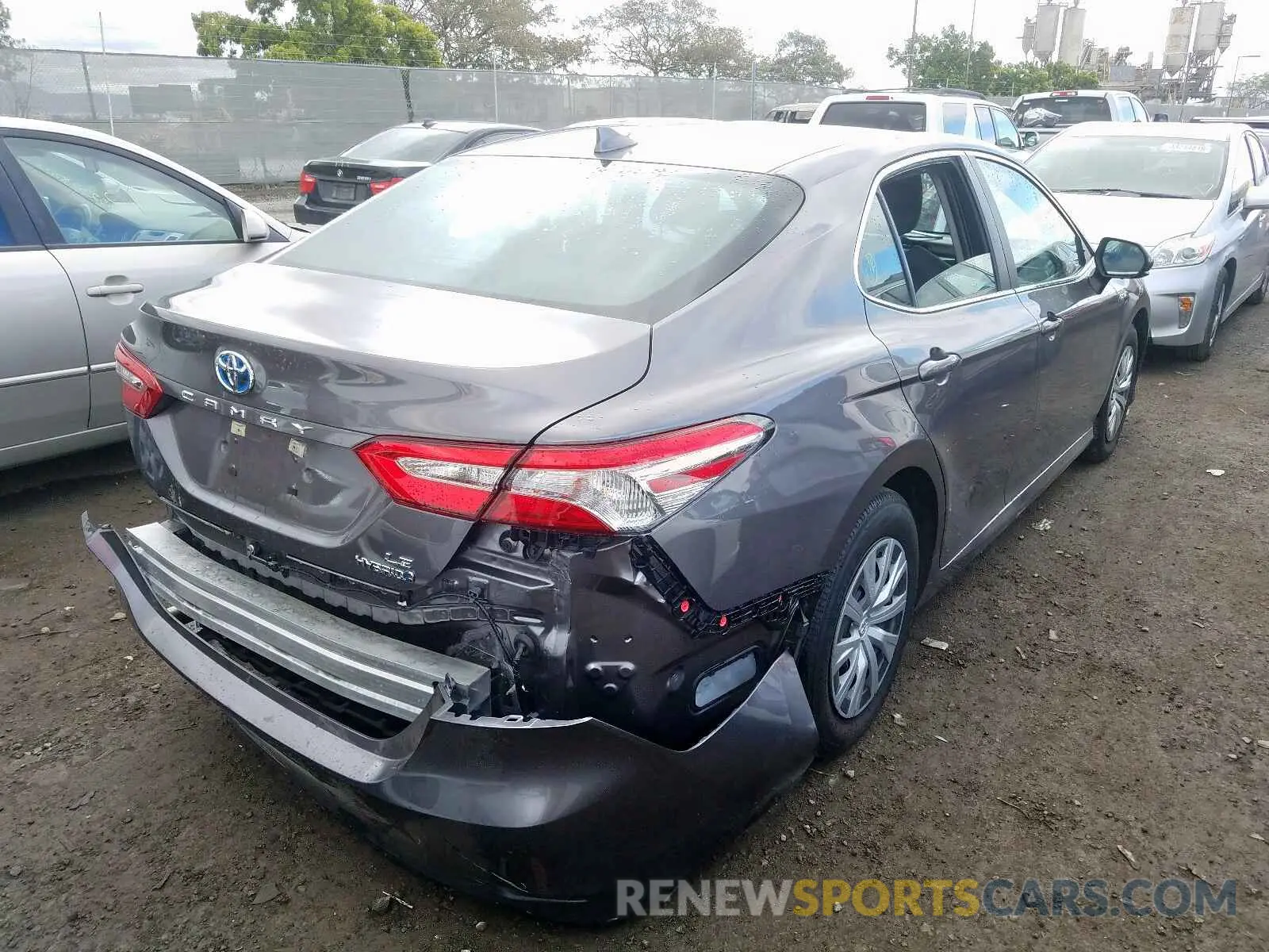 4 Photograph of a damaged car 4T1B31HK1KU512787 TOYOTA CAMRY 2019