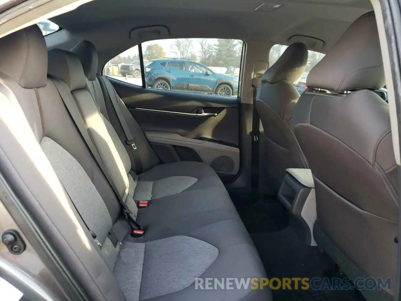 10 Photograph of a damaged car 4T1B31HK2KU512653 TOYOTA CAMRY 2019