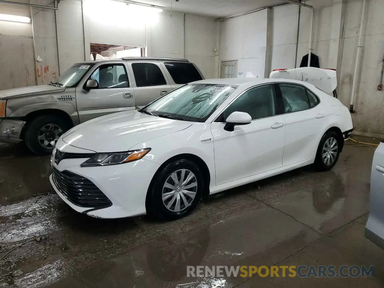 1 Photograph of a damaged car 4T1B31HK3KU004904 TOYOTA CAMRY 2019
