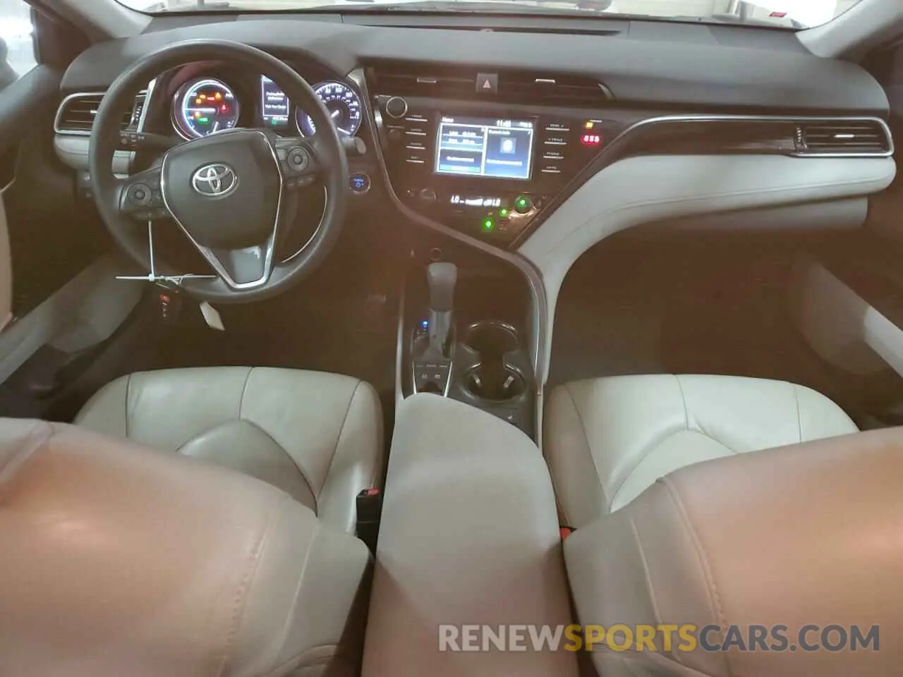 8 Photograph of a damaged car 4T1B31HK3KU004904 TOYOTA CAMRY 2019