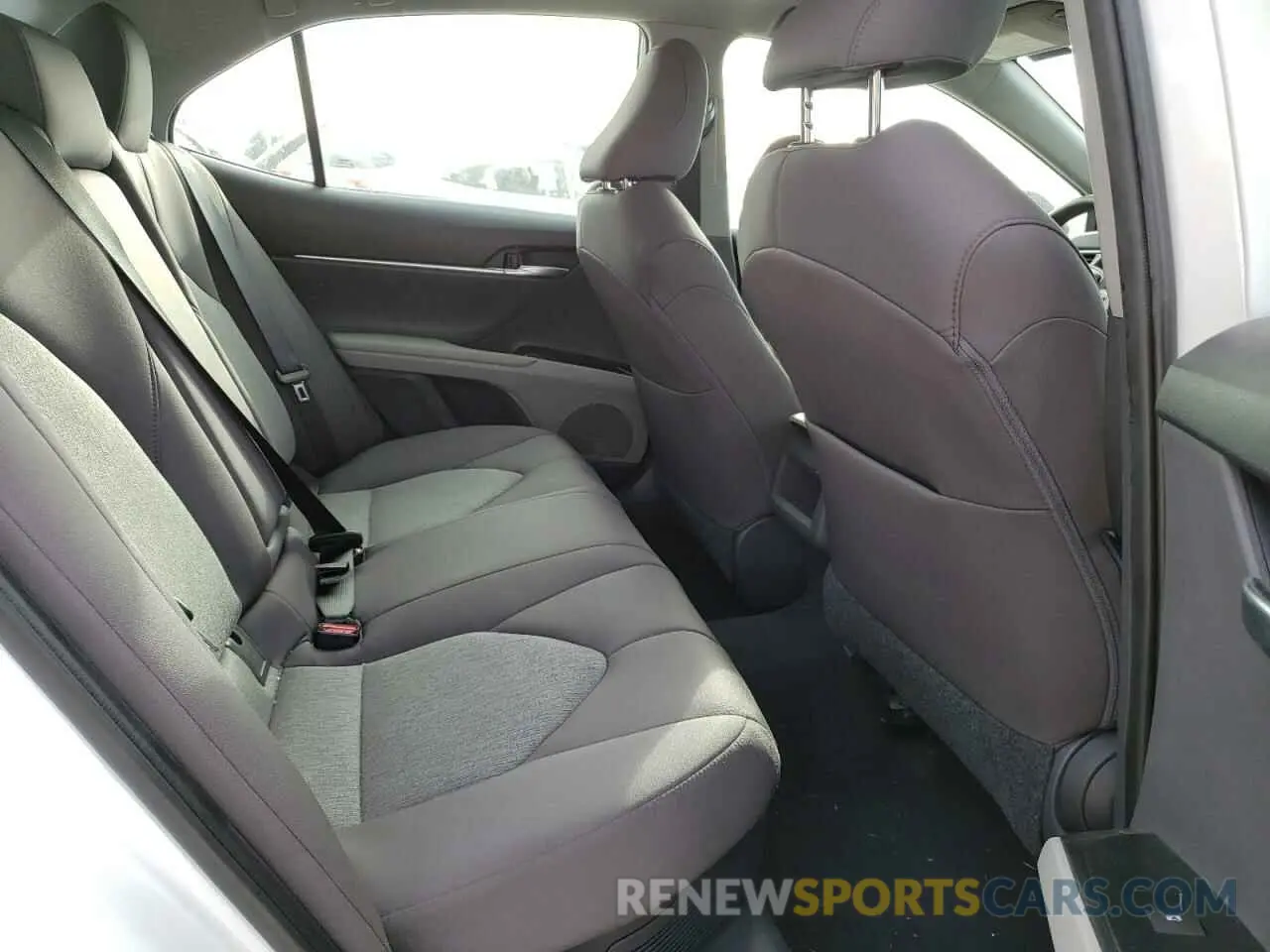 10 Photograph of a damaged car 4T1B31HK3KU008919 TOYOTA CAMRY 2019