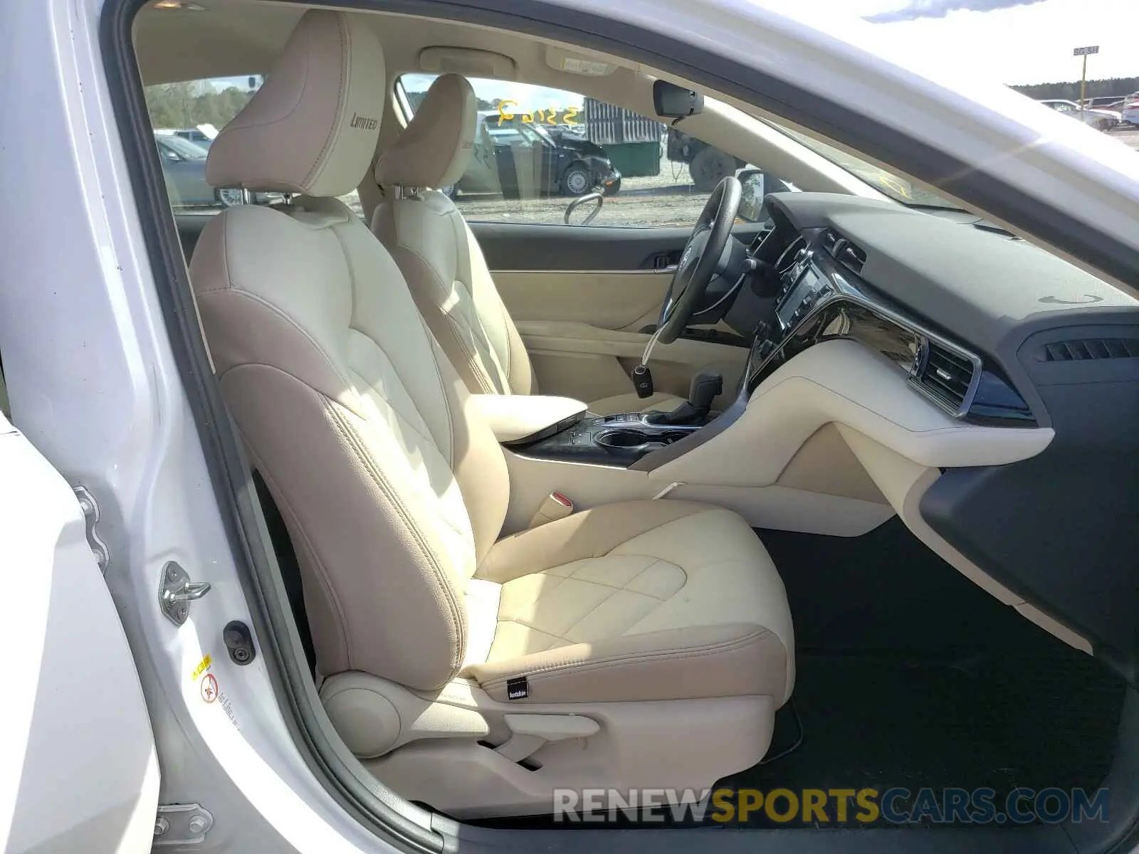 5 Photograph of a damaged car 4T1B31HK3KU510555 TOYOTA CAMRY 2019