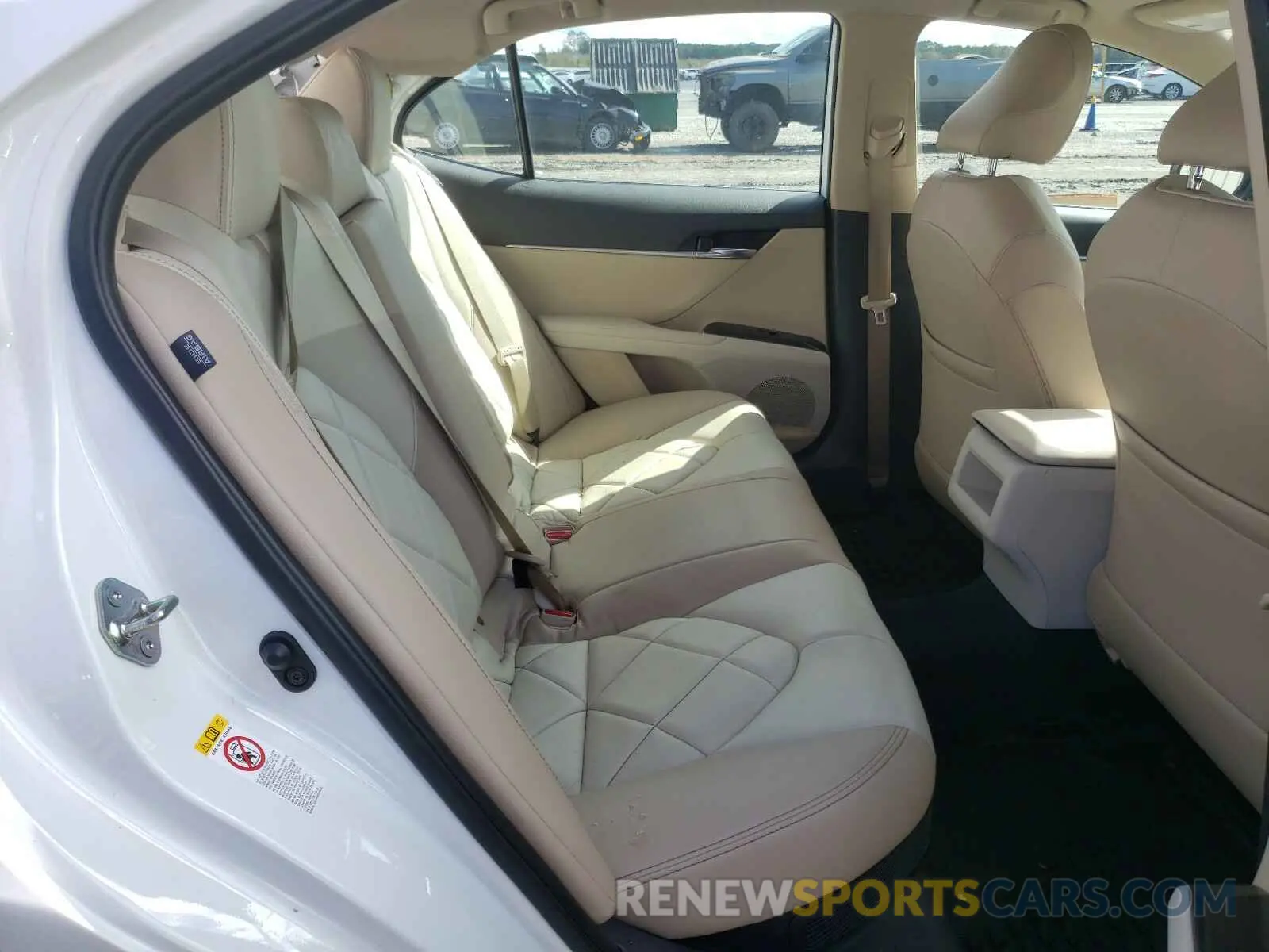 6 Photograph of a damaged car 4T1B31HK3KU510555 TOYOTA CAMRY 2019
