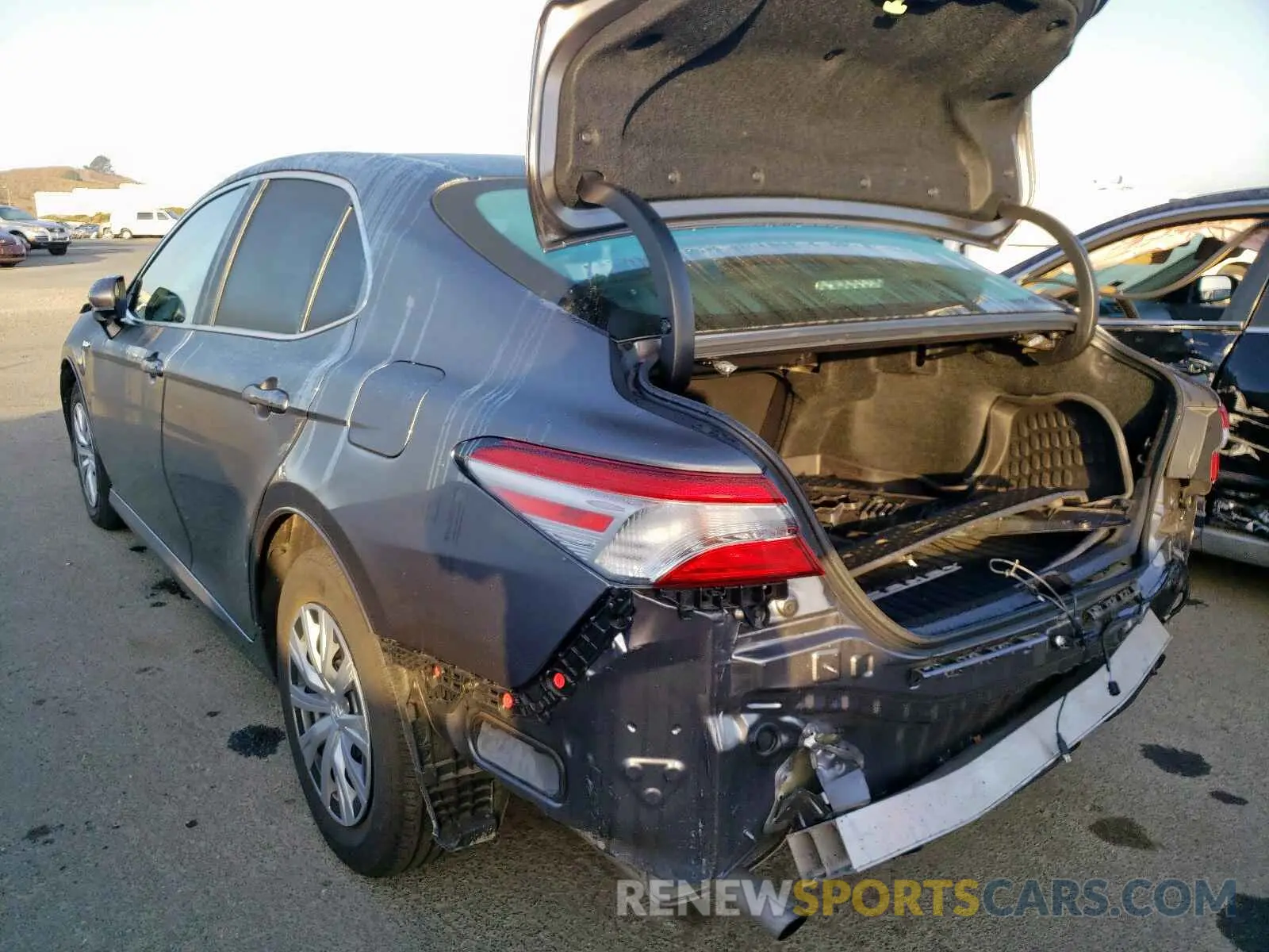 3 Photograph of a damaged car 4T1B31HK3KU513116 TOYOTA CAMRY 2019