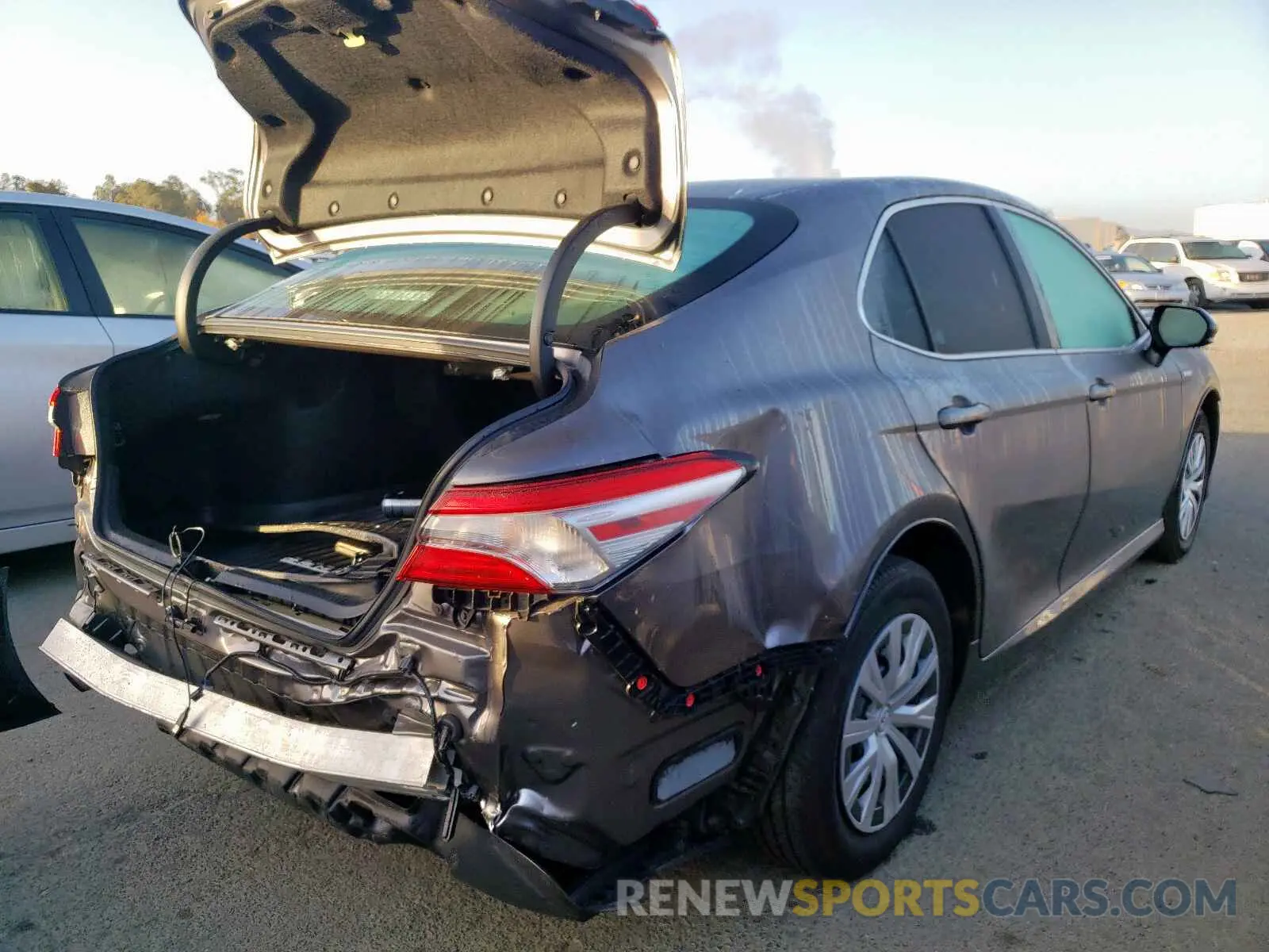 4 Photograph of a damaged car 4T1B31HK3KU513116 TOYOTA CAMRY 2019