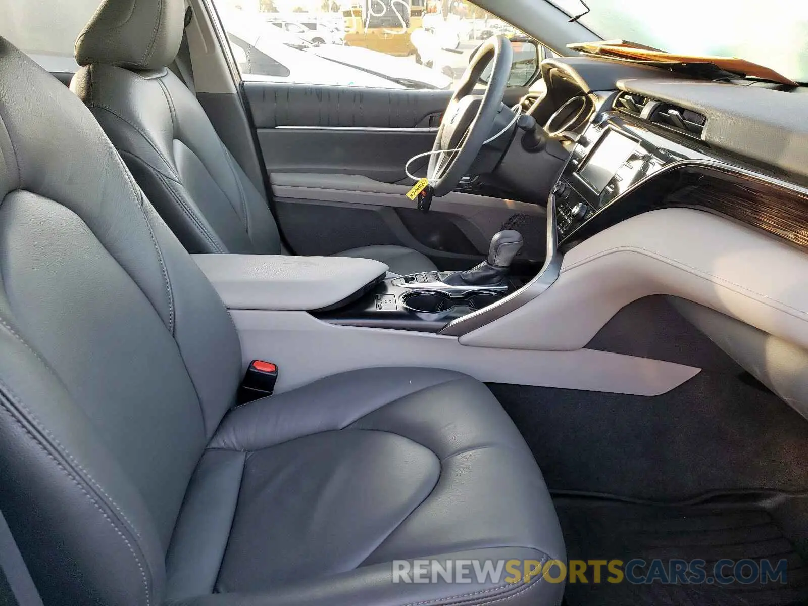5 Photograph of a damaged car 4T1B31HK3KU513116 TOYOTA CAMRY 2019