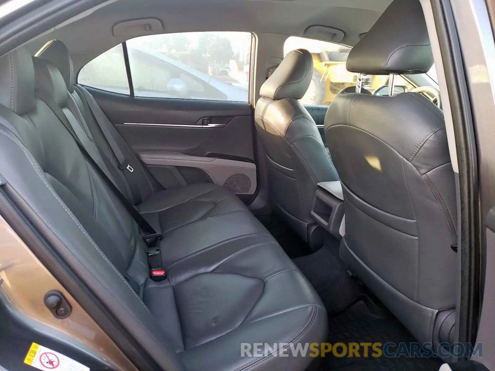 6 Photograph of a damaged car 4T1B31HK3KU513116 TOYOTA CAMRY 2019