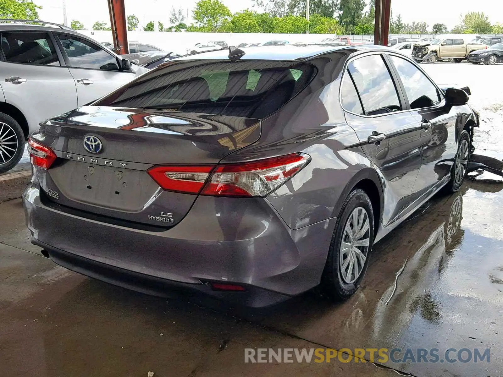 4 Photograph of a damaged car 4T1B31HK4KU005155 TOYOTA CAMRY 2019
