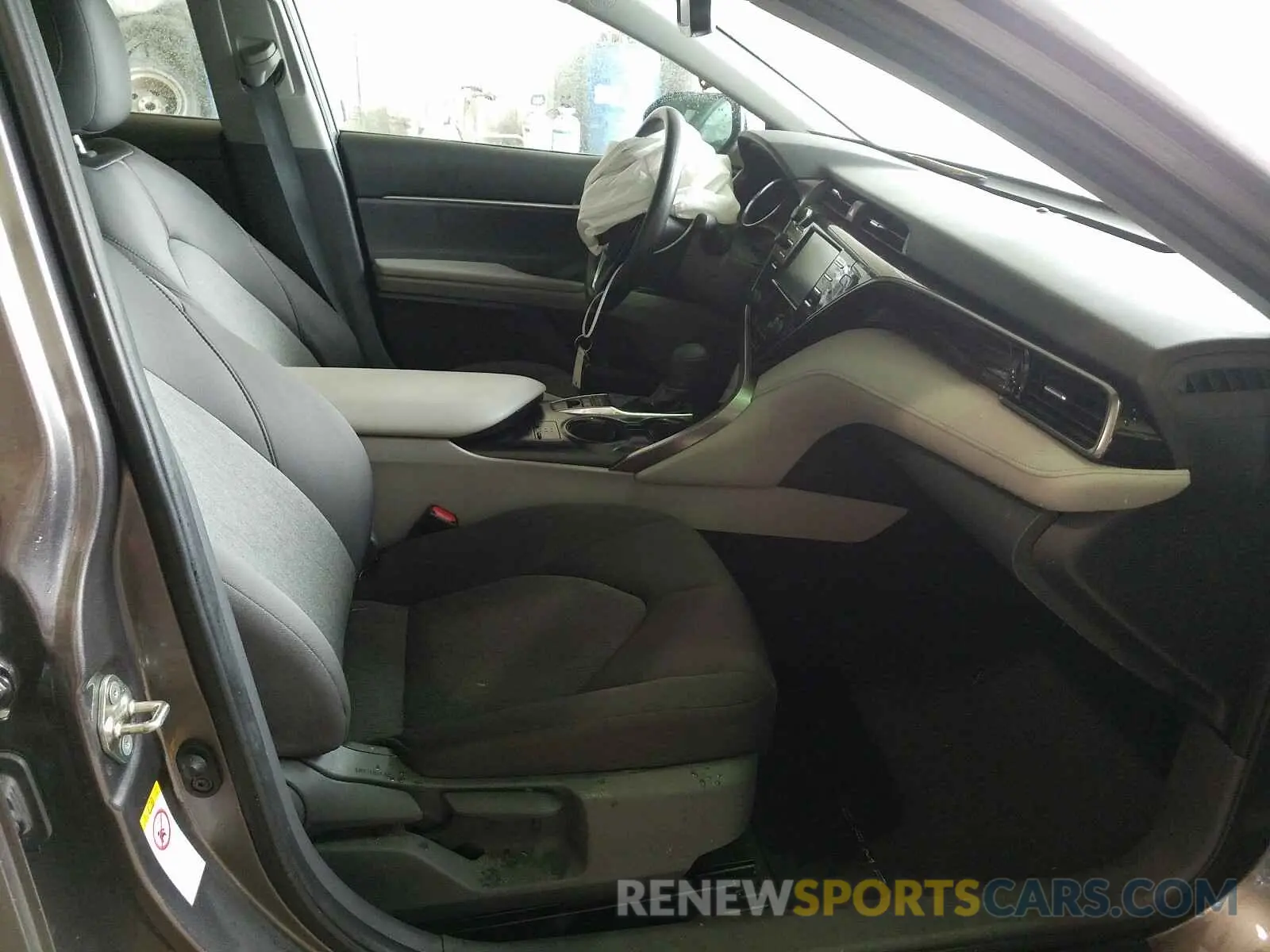 5 Photograph of a damaged car 4T1B31HK4KU511794 TOYOTA CAMRY 2019