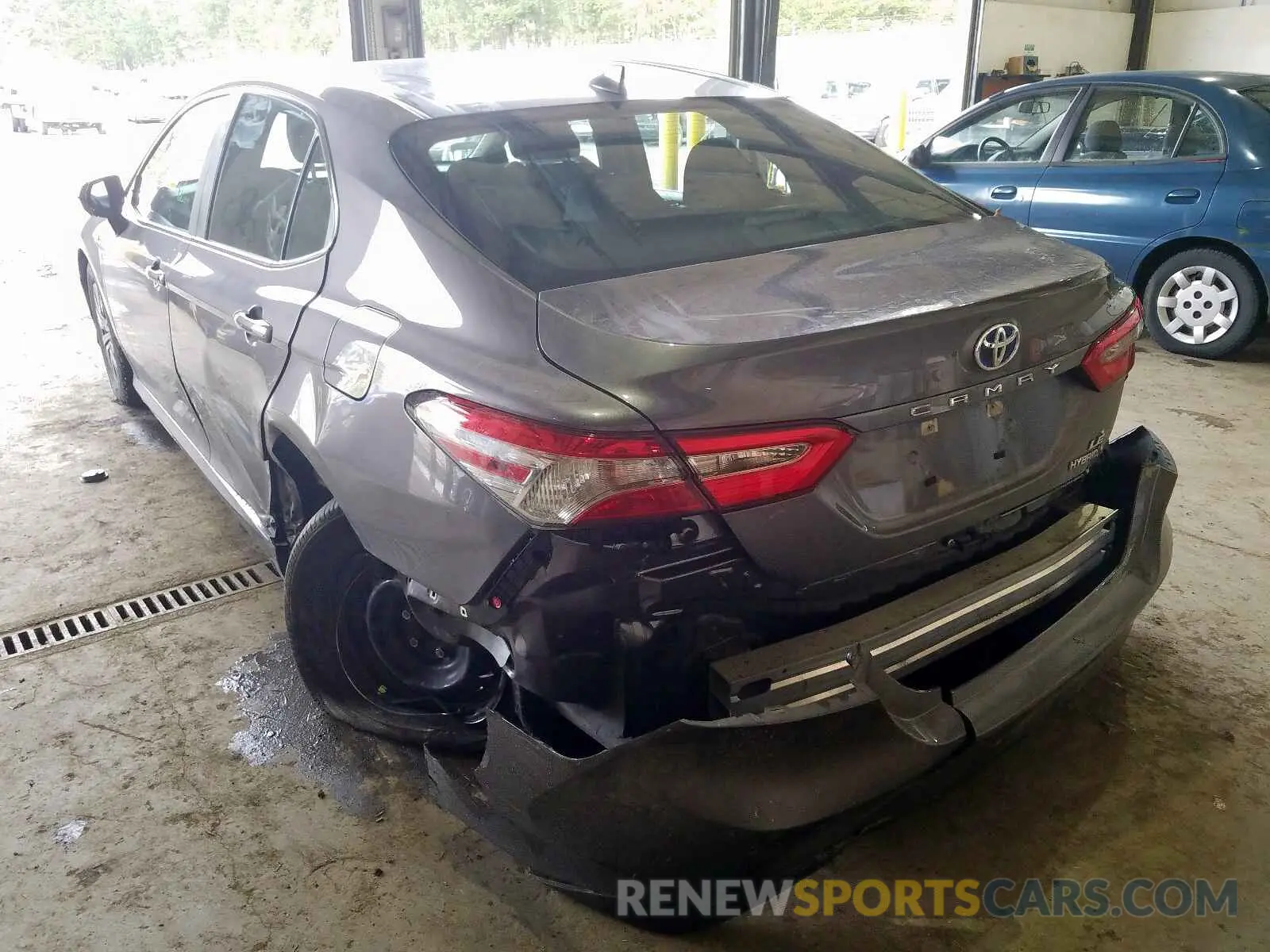 3 Photograph of a damaged car 4T1B31HK4KU513075 TOYOTA CAMRY 2019