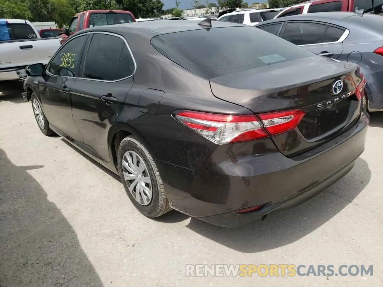 3 Photograph of a damaged car 4T1B31HK5KU517071 TOYOTA CAMRY 2019