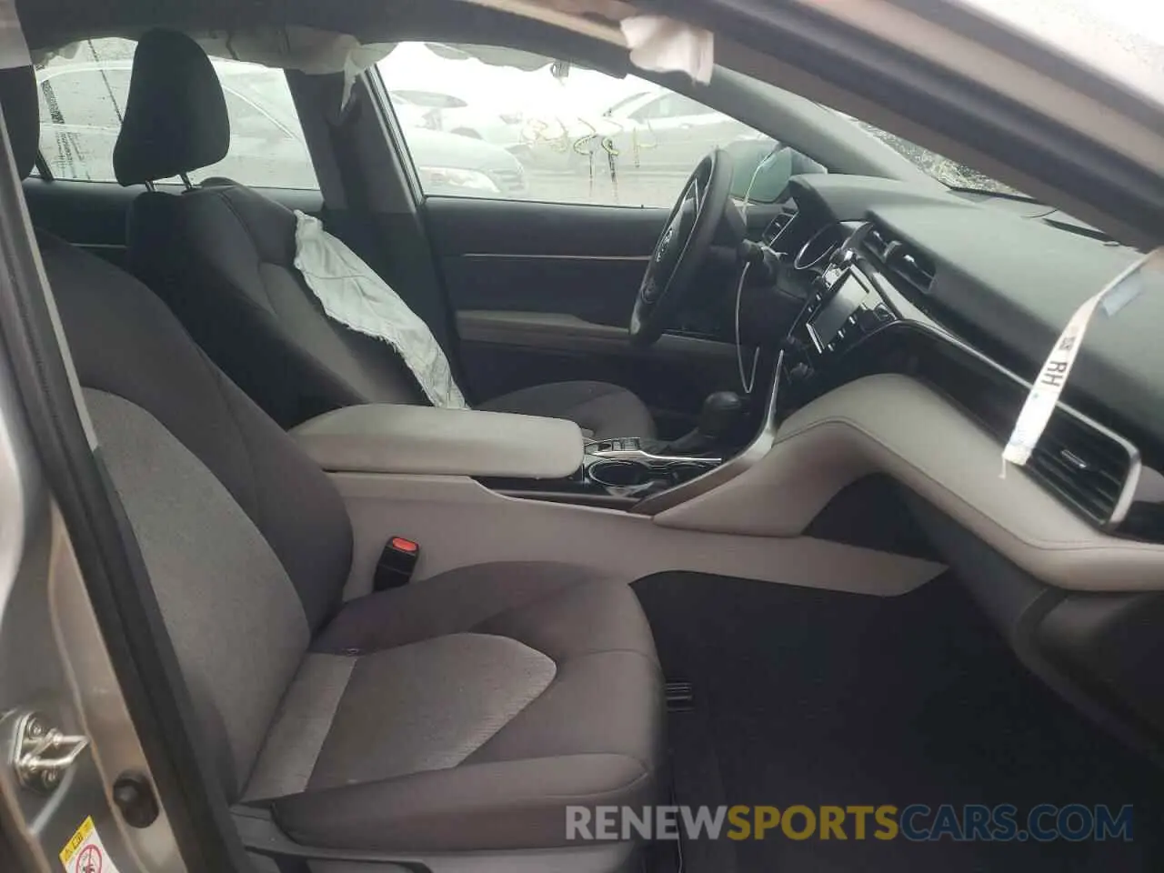 5 Photograph of a damaged car 4T1B31HK8KU509952 TOYOTA CAMRY 2019