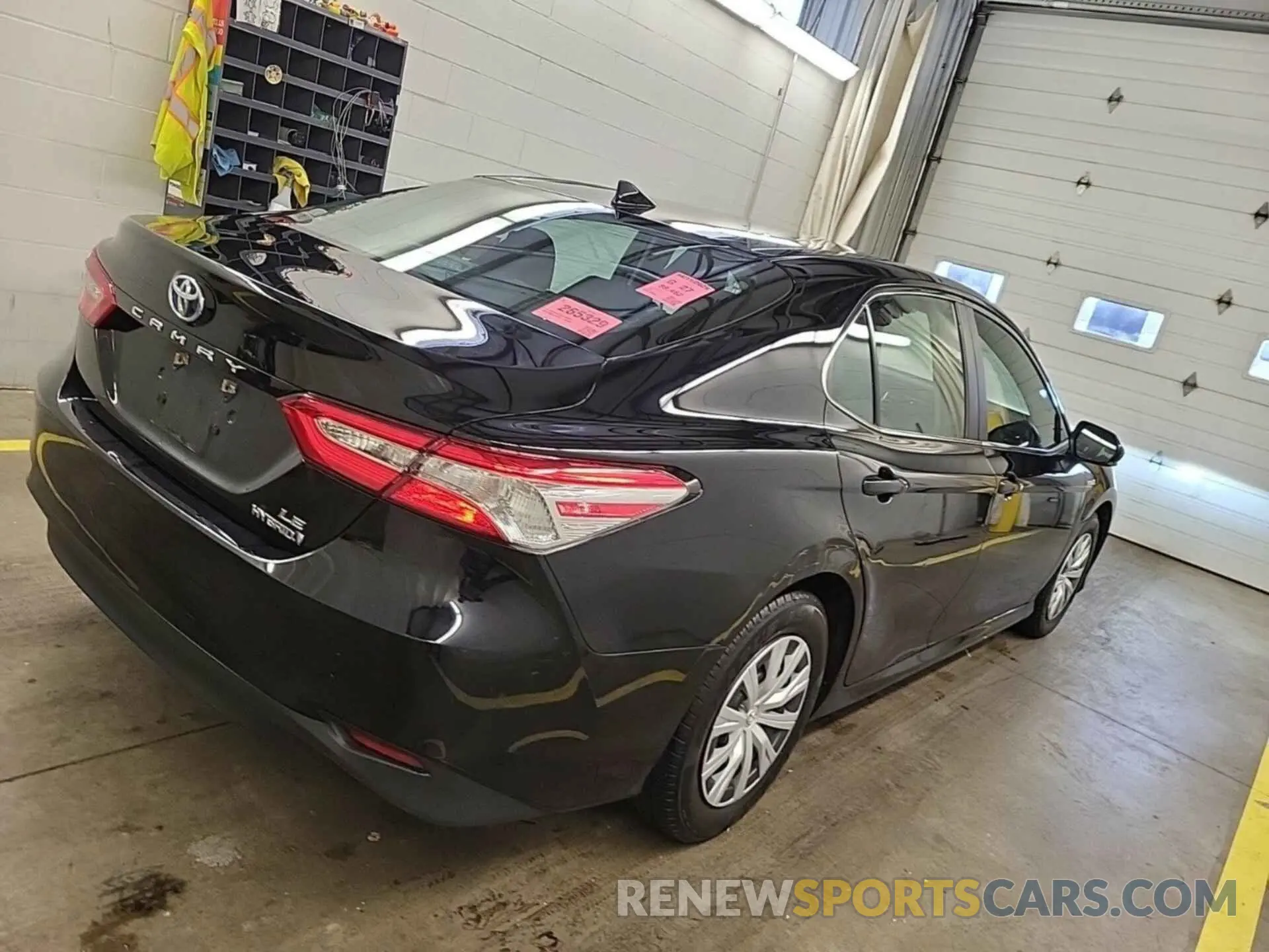 24 Photograph of a damaged car 4T1B31HK8KU512060 TOYOTA CAMRY 2019