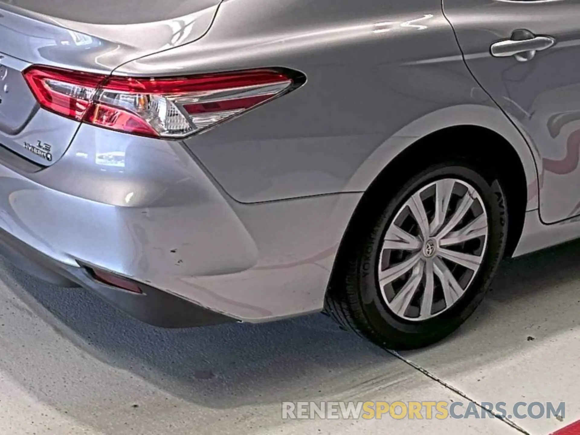 18 Photograph of a damaged car 4T1B31HK8KU514200 TOYOTA CAMRY 2019