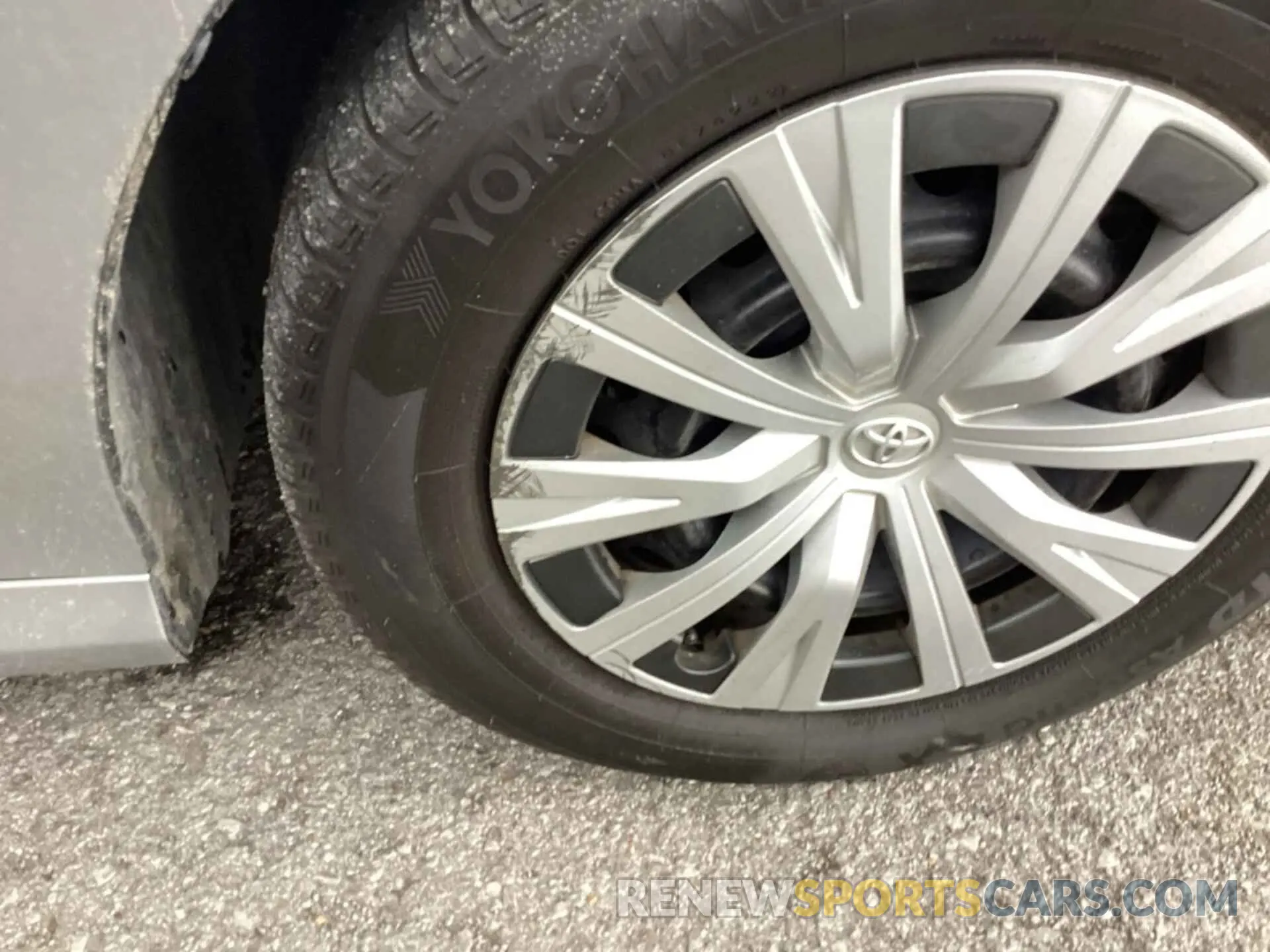 4 Photograph of a damaged car 4T1B31HK8KU514200 TOYOTA CAMRY 2019
