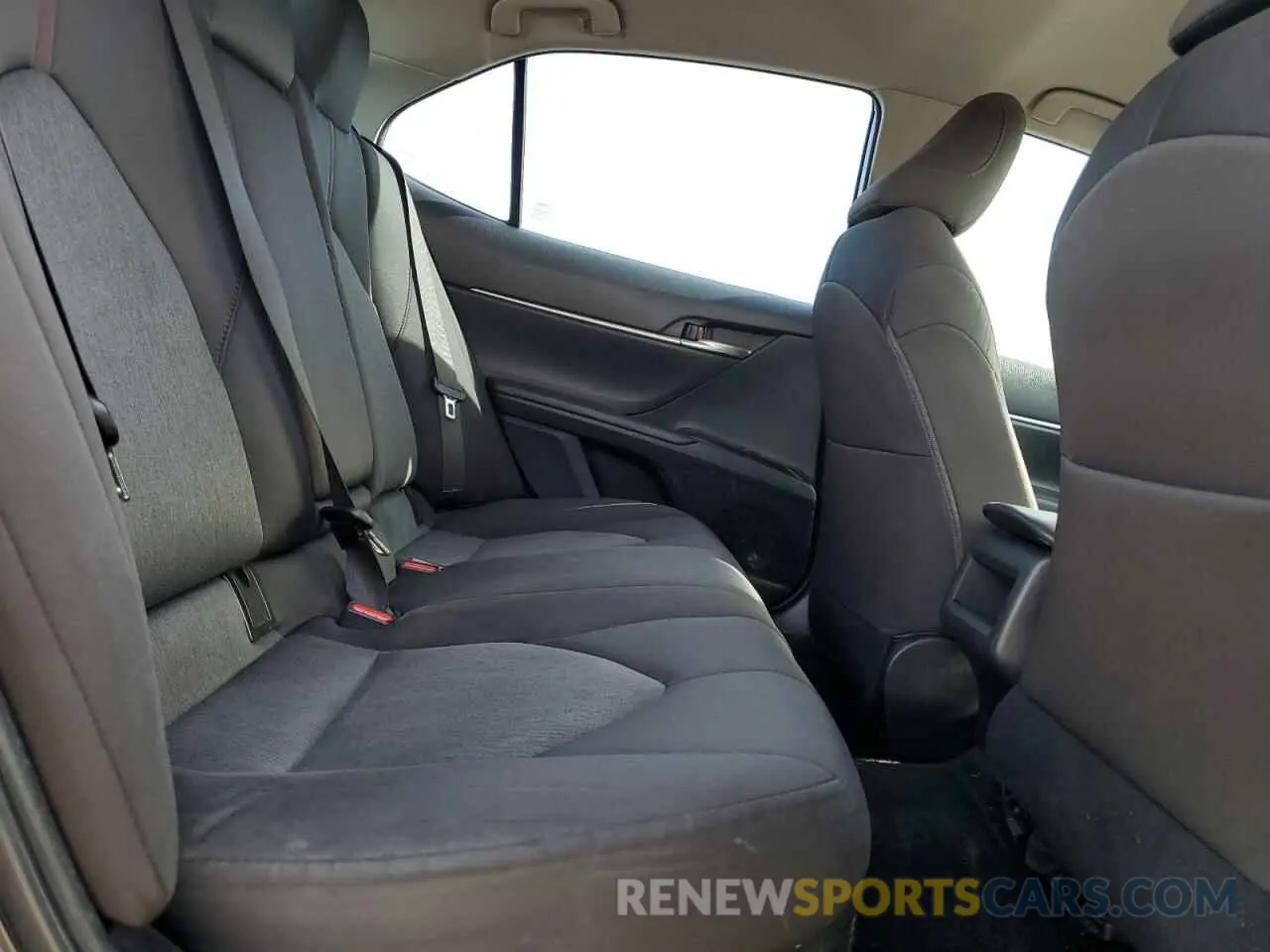 11 Photograph of a damaged car 4T1B31HKXKU510469 TOYOTA CAMRY 2019