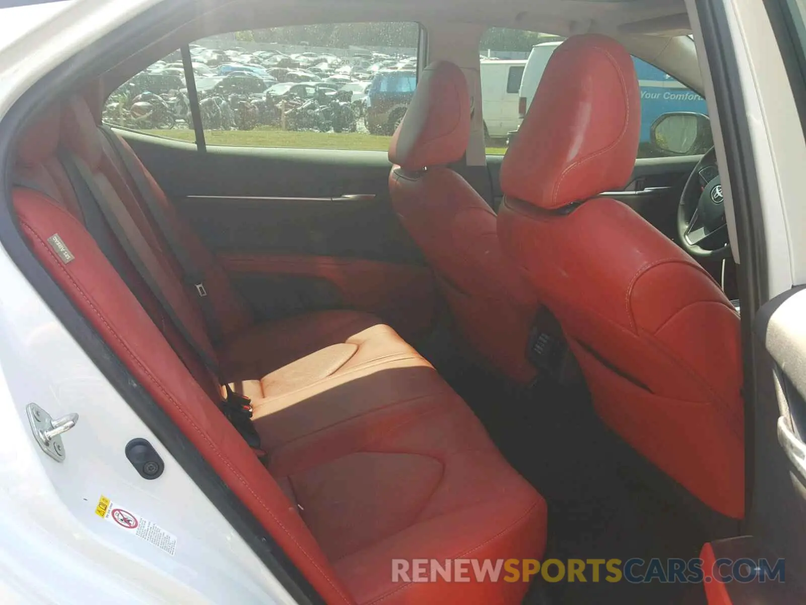 6 Photograph of a damaged car 4T1B61HK0KU160440 TOYOTA CAMRY 2019