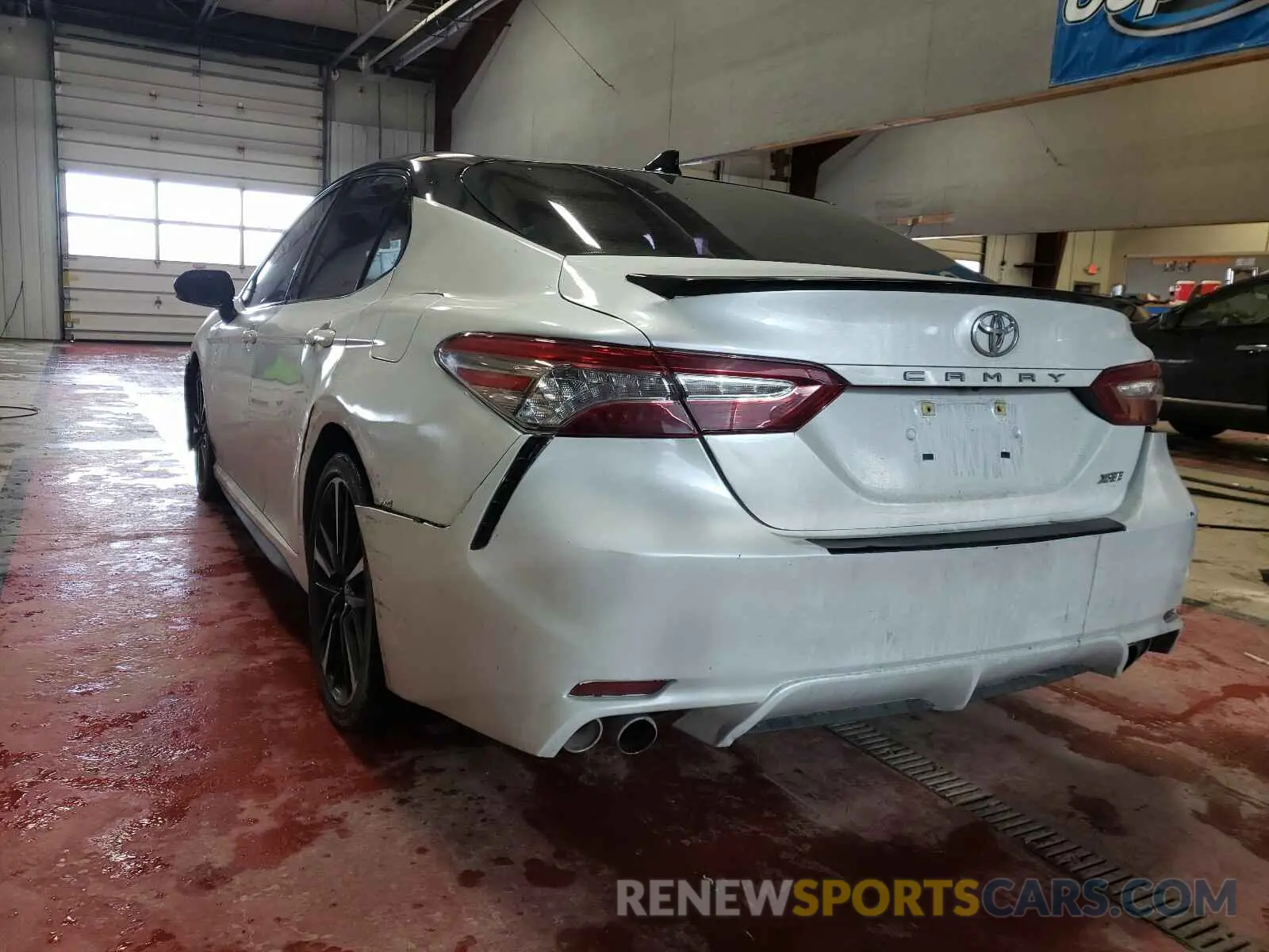 3 Photograph of a damaged car 4T1B61HK0KU169154 TOYOTA CAMRY 2019