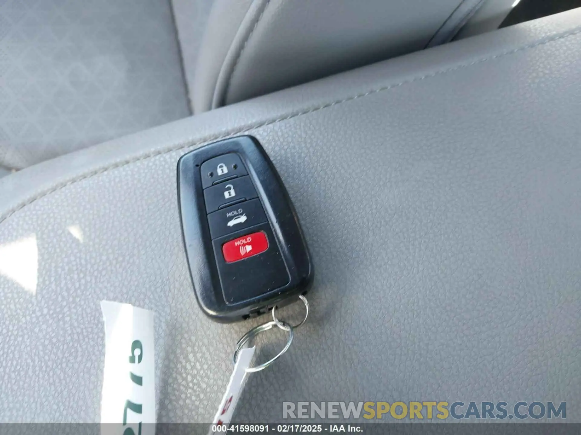 11 Photograph of a damaged car 4T1B61HK0KU171499 TOYOTA CAMRY 2019