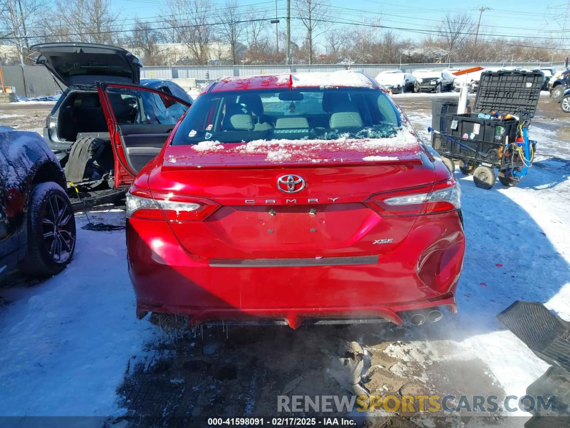17 Photograph of a damaged car 4T1B61HK0KU171499 TOYOTA CAMRY 2019