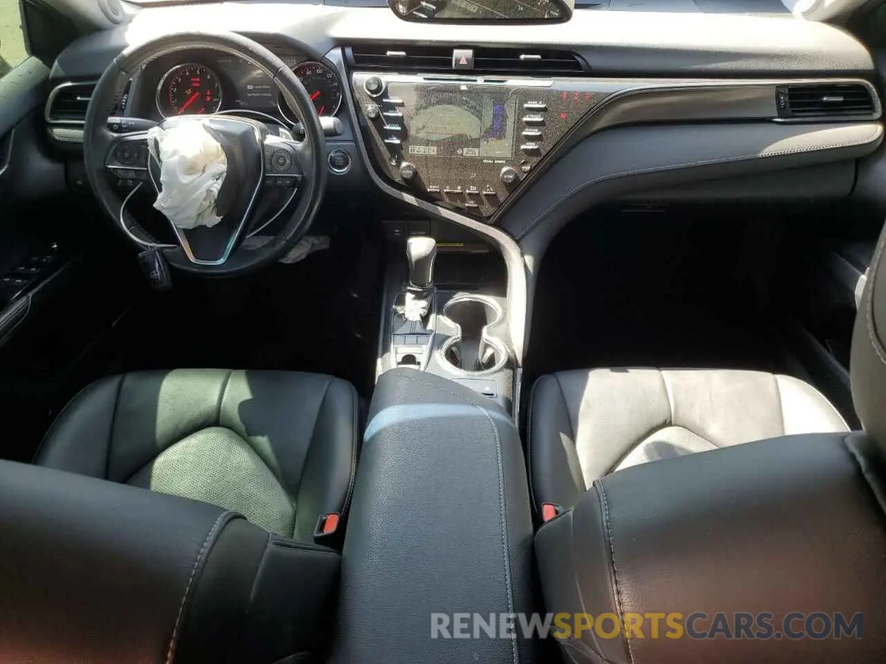 8 Photograph of a damaged car 4T1B61HK0KU185953 TOYOTA CAMRY 2019