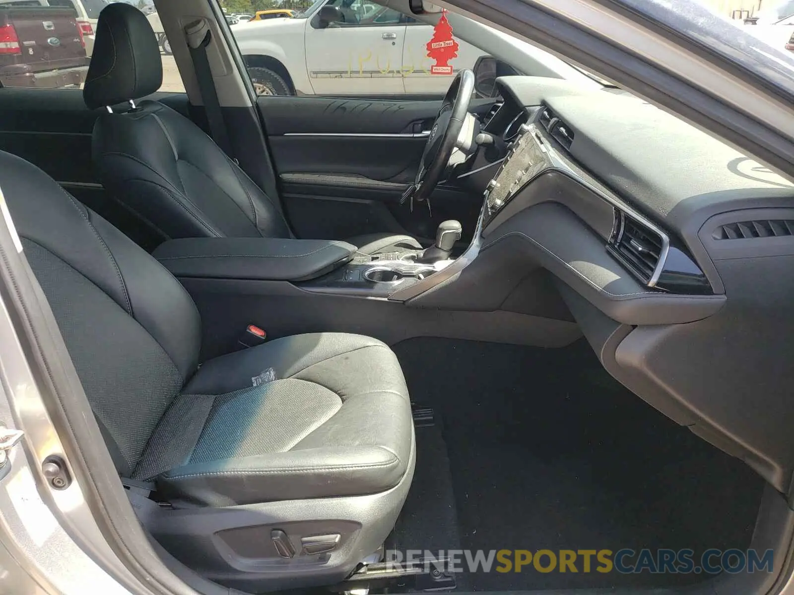 5 Photograph of a damaged car 4T1B61HK0KU192918 TOYOTA CAMRY 2019