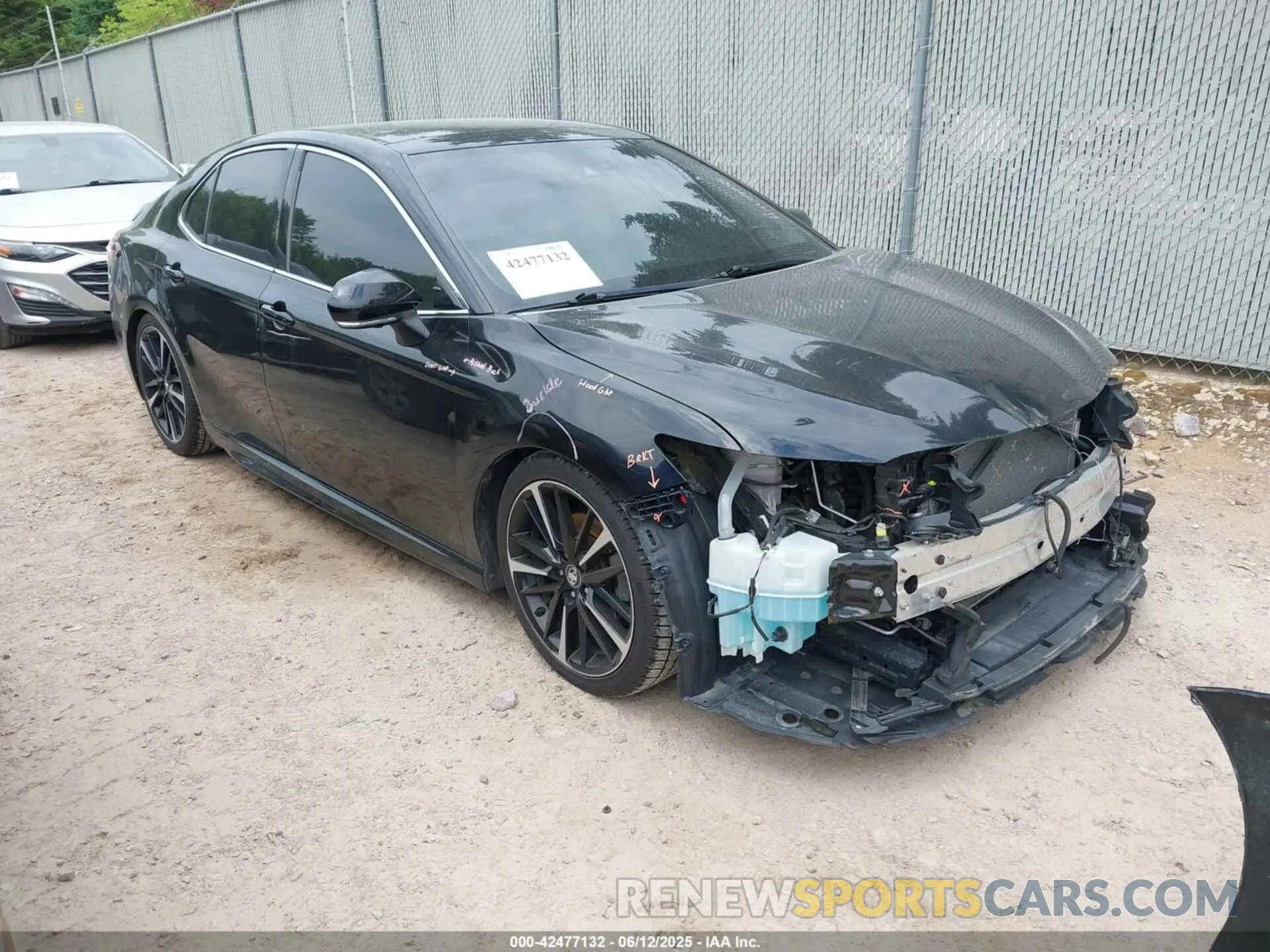 1 Photograph of a damaged car 4T1B61HK0KU215713 TOYOTA CAMRY 2019
