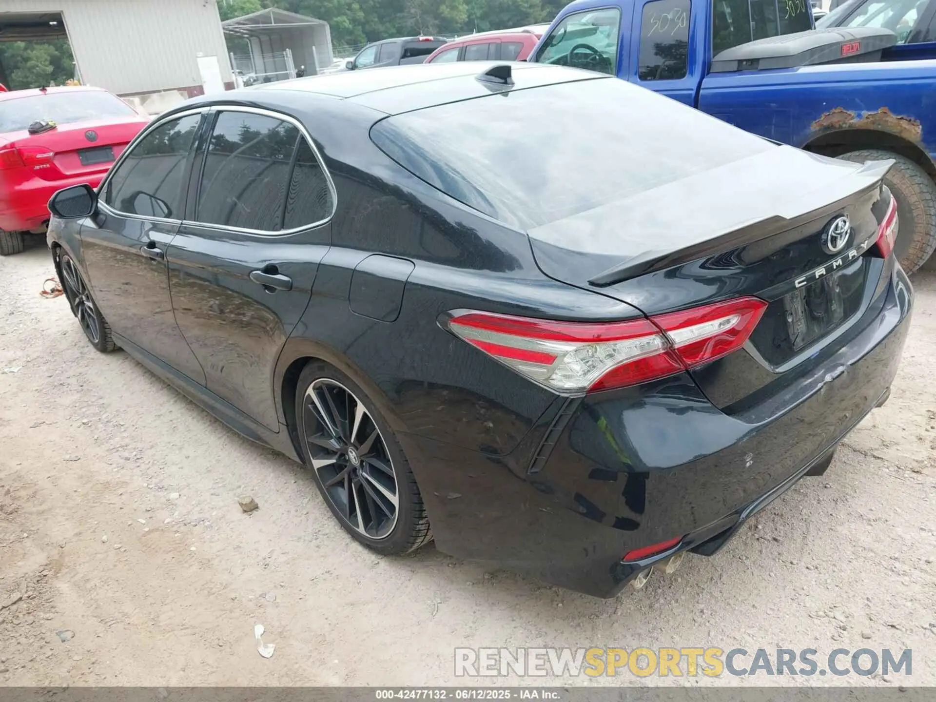 3 Photograph of a damaged car 4T1B61HK0KU215713 TOYOTA CAMRY 2019