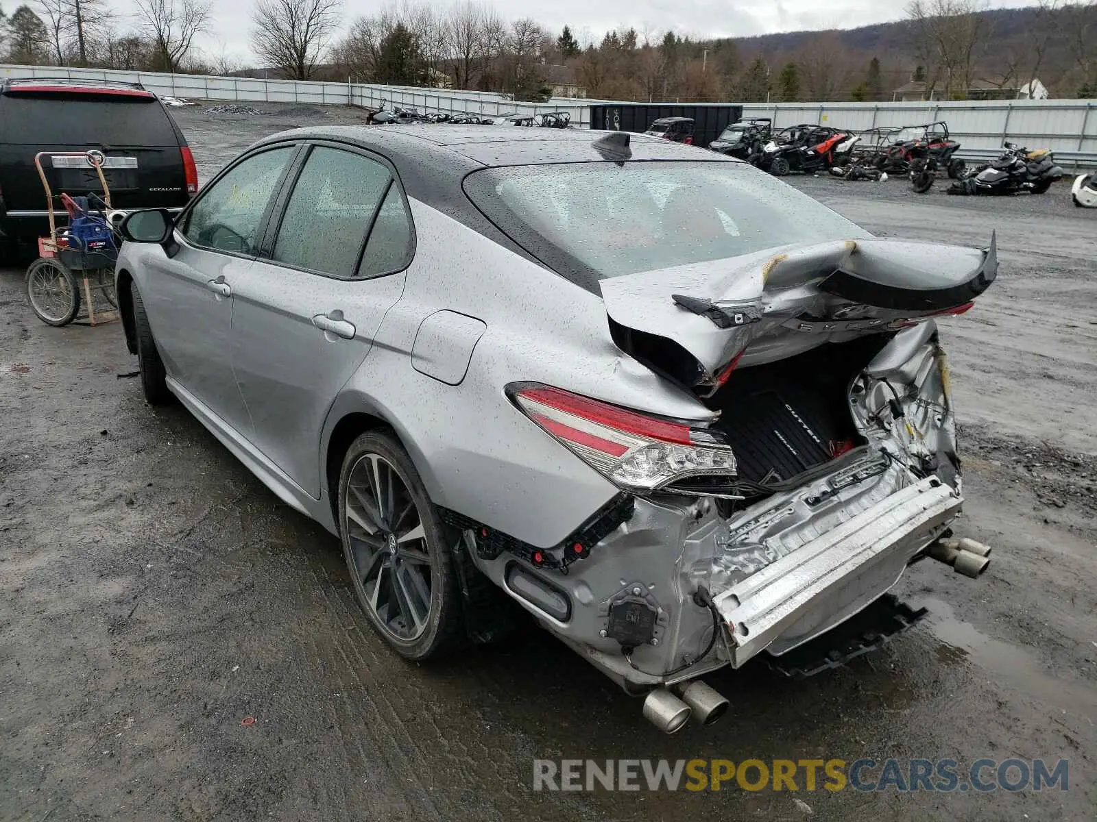 3 Photograph of a damaged car 4T1B61HK0KU237369 TOYOTA CAMRY 2019