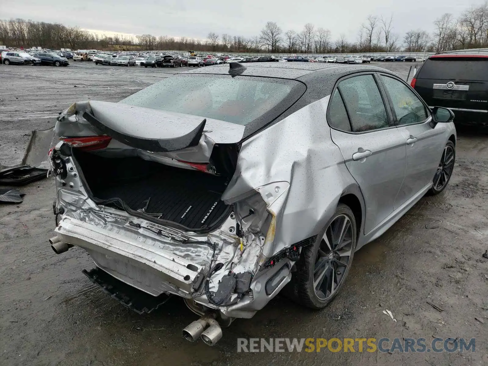 4 Photograph of a damaged car 4T1B61HK0KU237369 TOYOTA CAMRY 2019