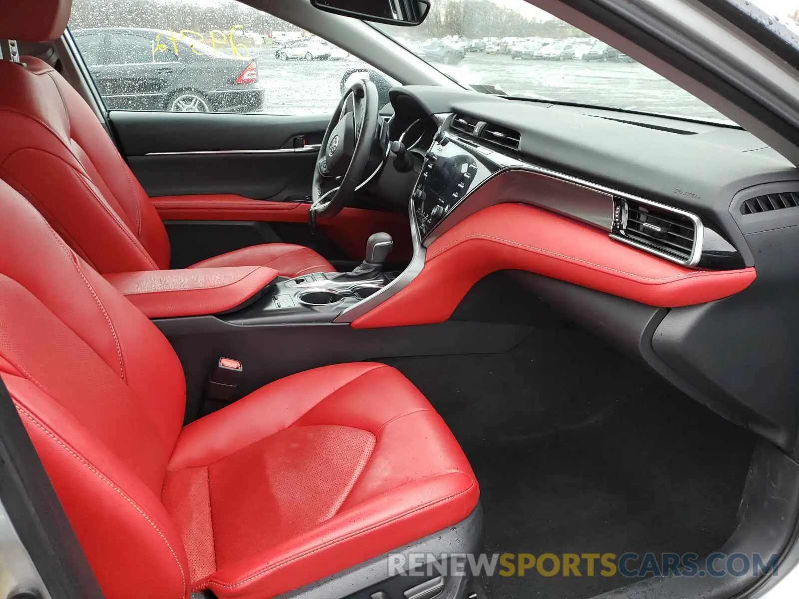 5 Photograph of a damaged car 4T1B61HK0KU237369 TOYOTA CAMRY 2019